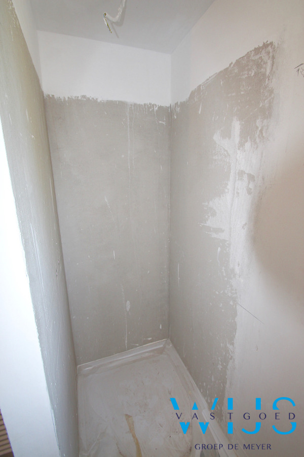 Compleet van A tot Z vernieuwd woonhuis te KLUIZEN /WIPPELGEM 