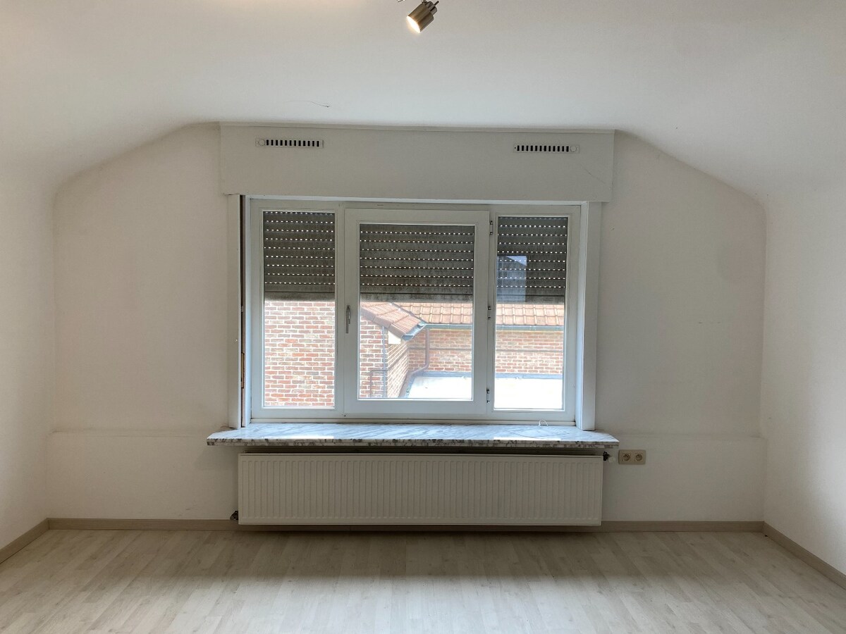 Alleenstaande woning op ruim perceel van 1035 m² 