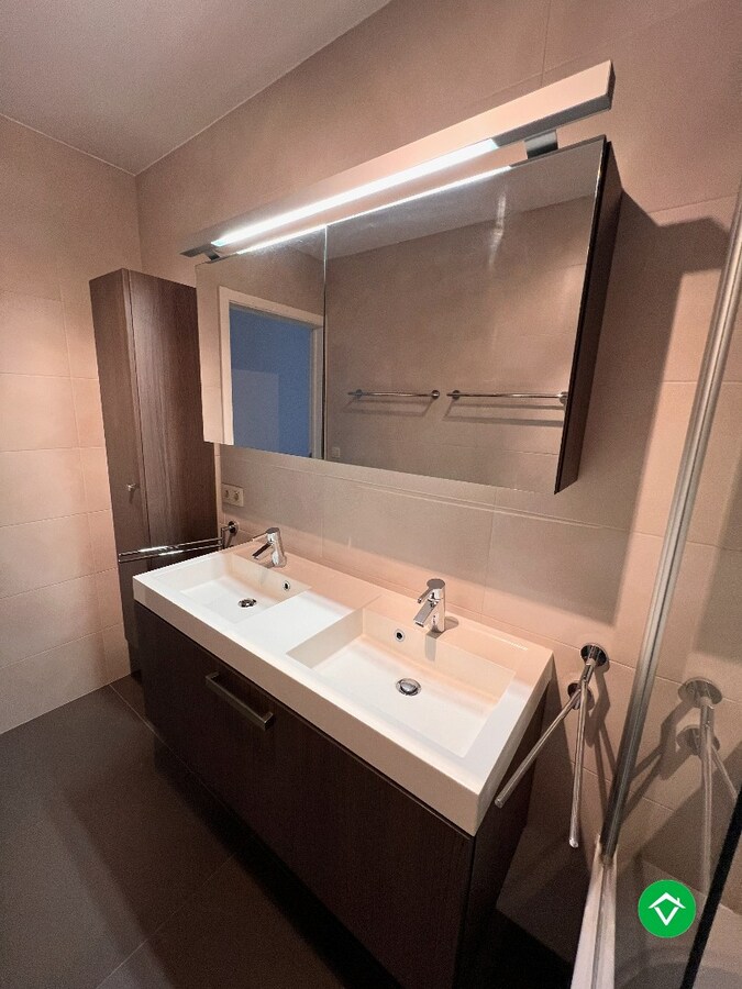 Appartement met 2 slaapkamers en ruim terras te Oostende 