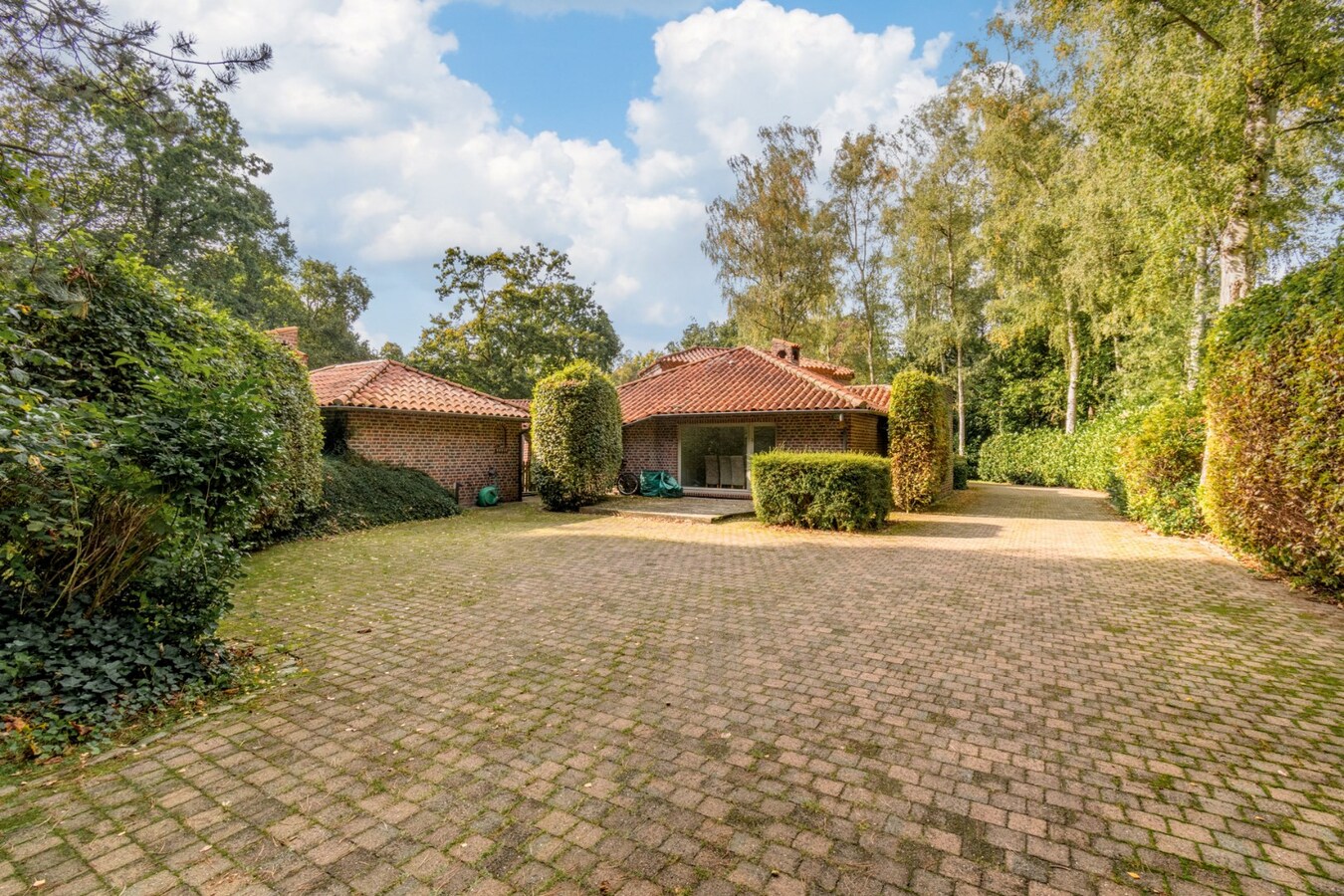 Gelijkvloersvilla op een perceel van 3.500 m² op een toplocatie te Schilde 