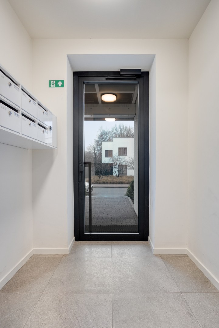 Recent en energiezuinig gelijkvloers appartement met 2 slpk. en tuin in Geel-centrum 