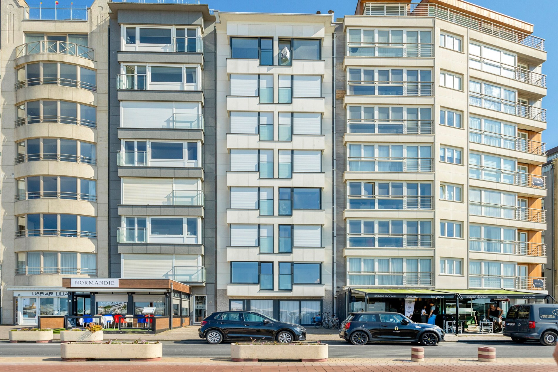 Appartement de vacances confortable et magnifiquement rénové avec vue frontale sur la mer, situé près de la place Rubens. 