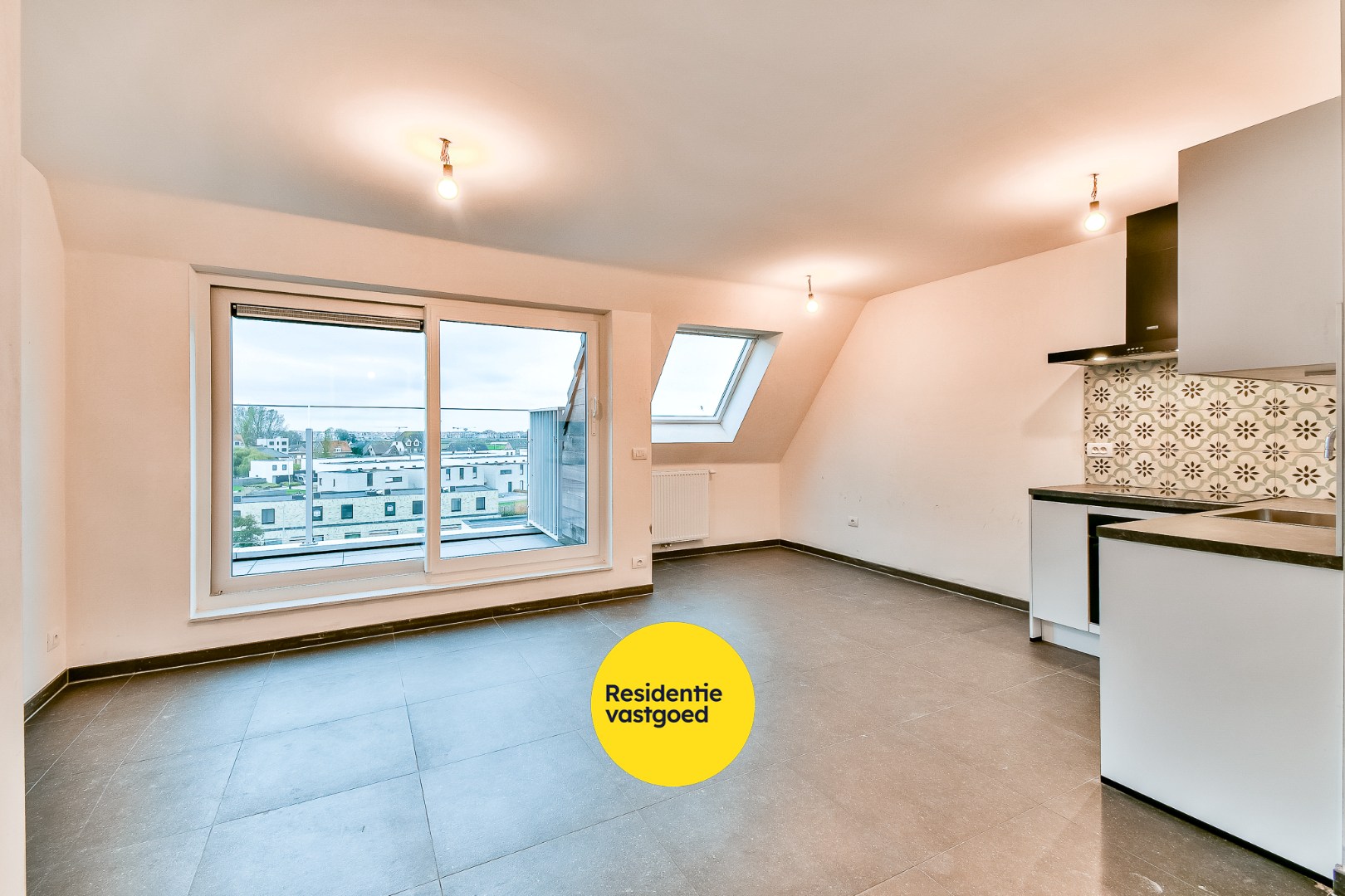 Recent duplex-appartement met standplaats 