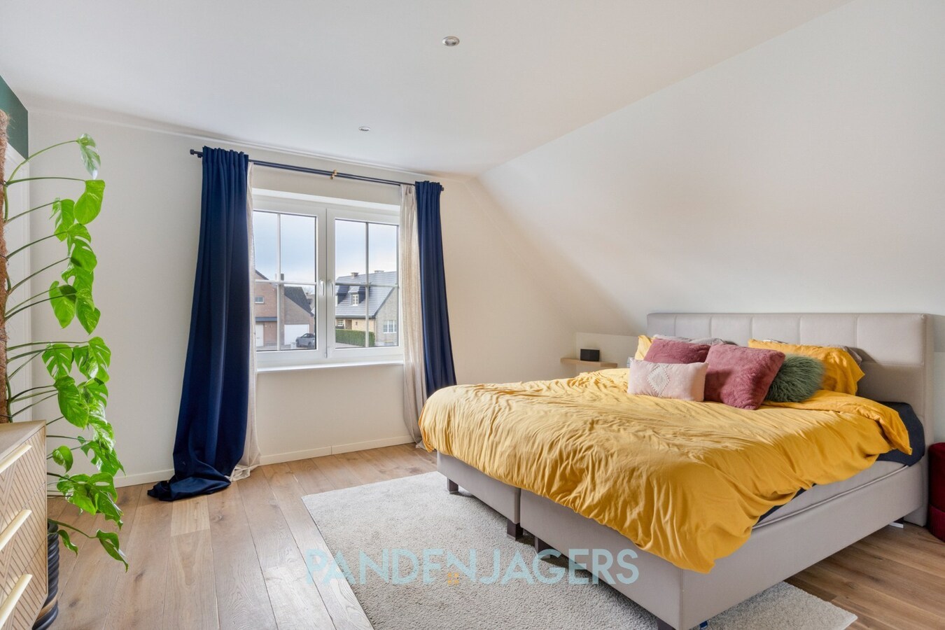 Recente energiezuinige woning met 6 slaapkamers, laadpaal en ruim perceel 