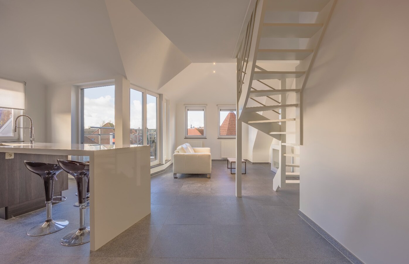 Lichtrijk duplexappartement met 3 slaapkamers en zongericht terras 