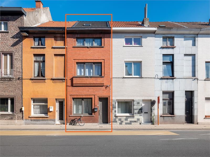 Ruime instapklare rijwoning met centrale ligging 