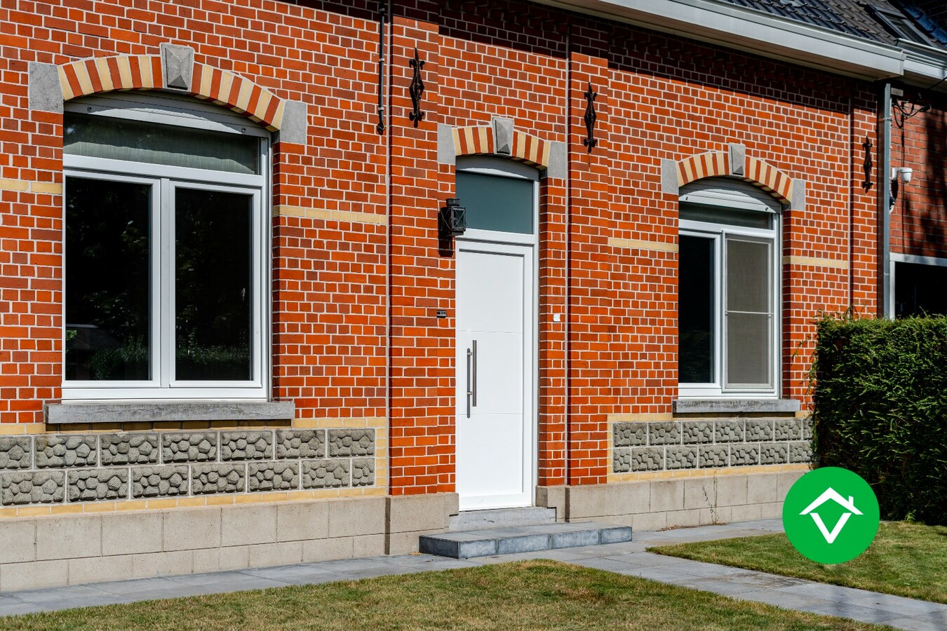 Ruime halfopen bebouwing met 4 slaapkamers en ruime tuin! 