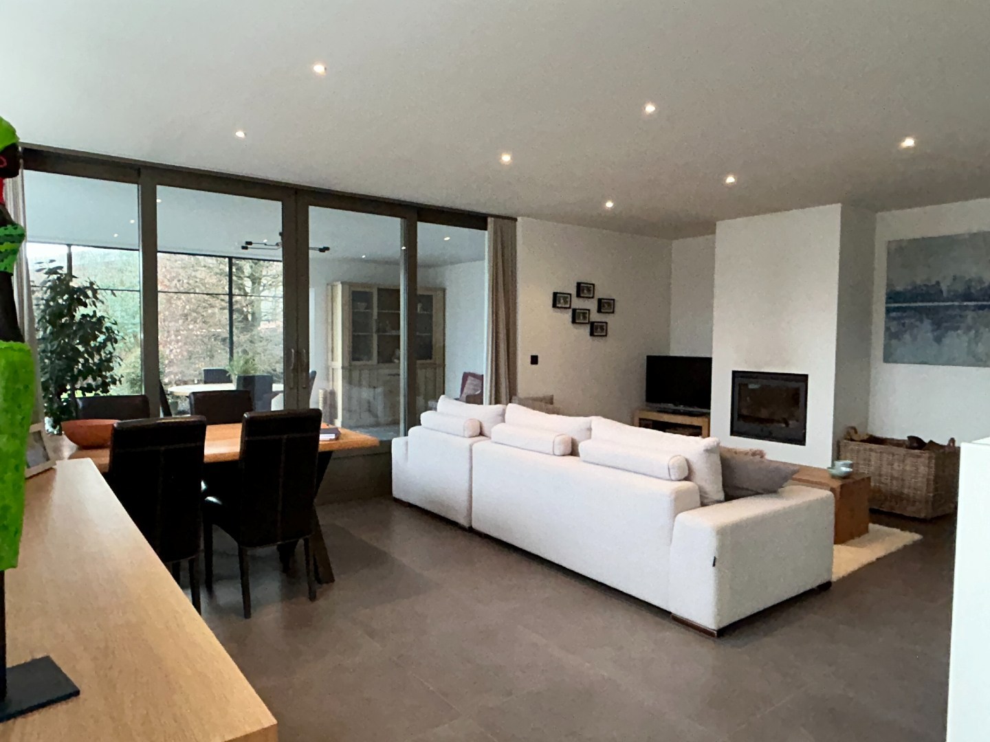 Volledig gerenoveerde woning met winkelruimte, garage en tuin op 1.280m² 