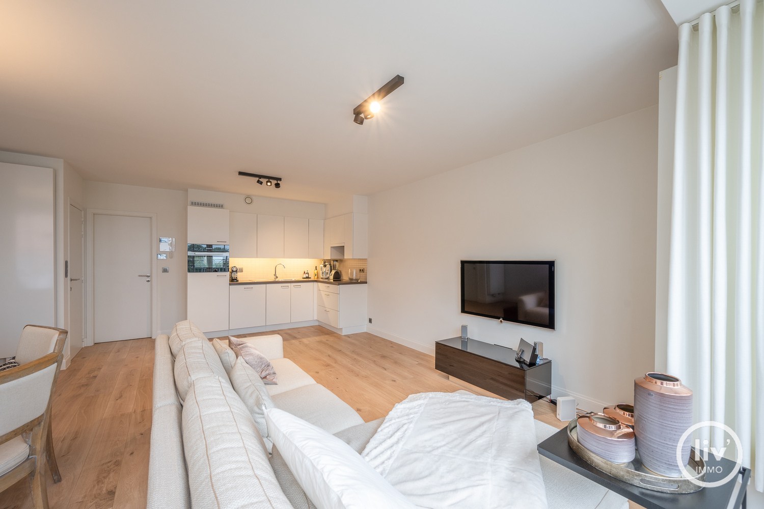 Ongemeubeld - Recent en goed onderhouden appartement, met terrasje, op wandelafstand van de Zeedijk te Heist. 