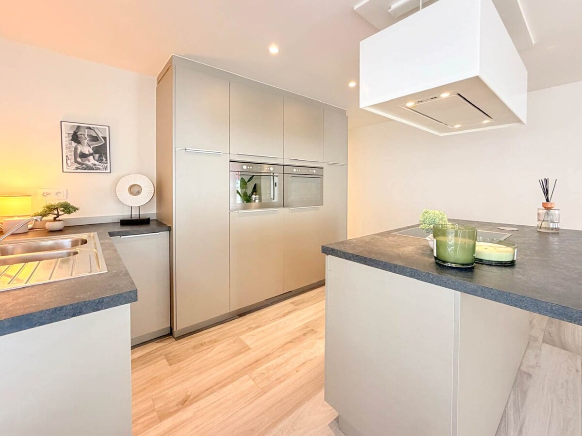 Prachtig en zeer ruim gelijkvloers appartement met zeer ruime garage 173m2 *** NONO INSPIRED ***! 