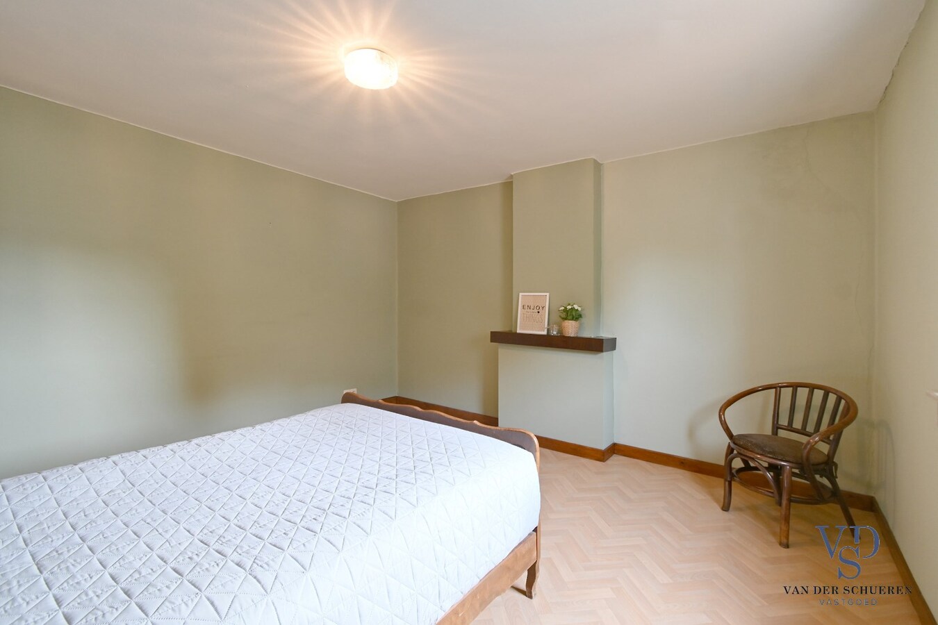 Degelijke rijwoning. 