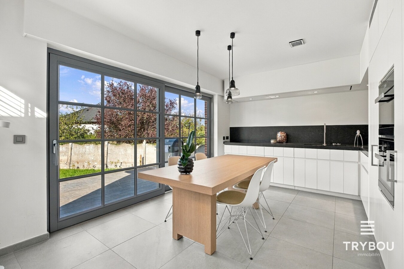 Alleenstaande luxueuze woning met 5 slaapkamers! 