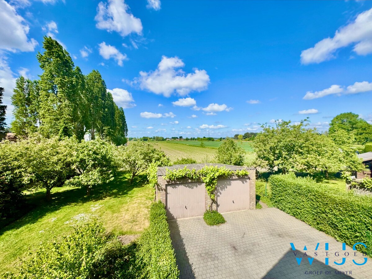 Verrassend ruim woonhuis in het landelijke Sleidinge ! 