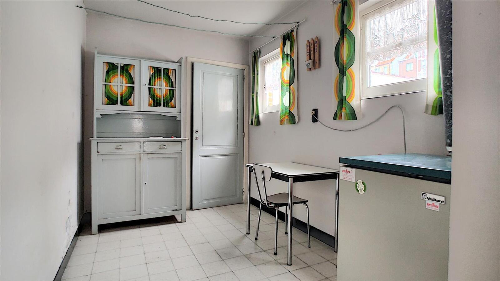 Goed gelegen, op te frissen gezinswoning - Heist 