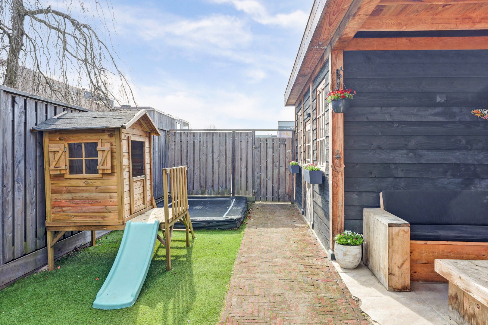 Energiezuinig (A++) en instapklaar 6-kamer gezinswoning met luxe keuken, vijf slaapkamers en zonnige tuin op het zuidoosten 