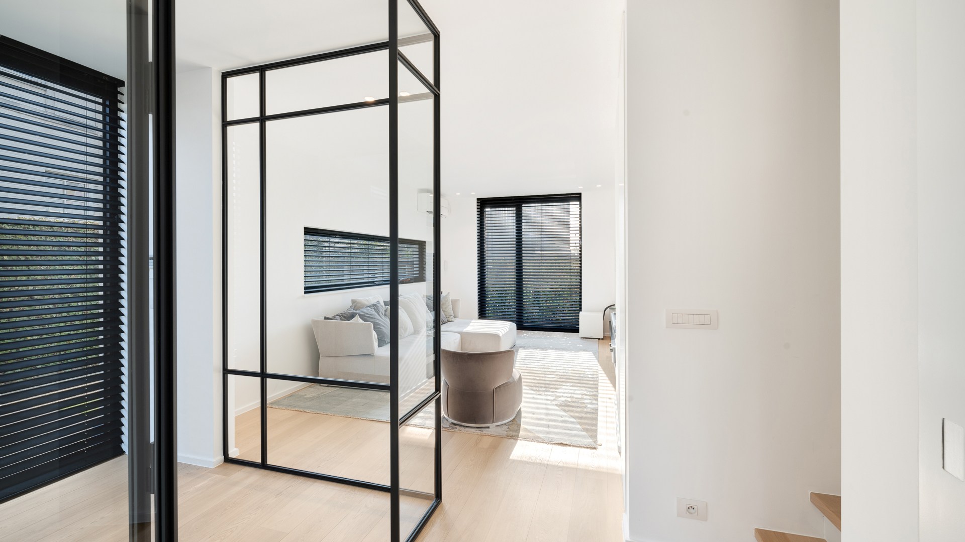 Centraal gelegen 3-gevelwoning in hedendaagse stijl – Bouwjaar 2014 