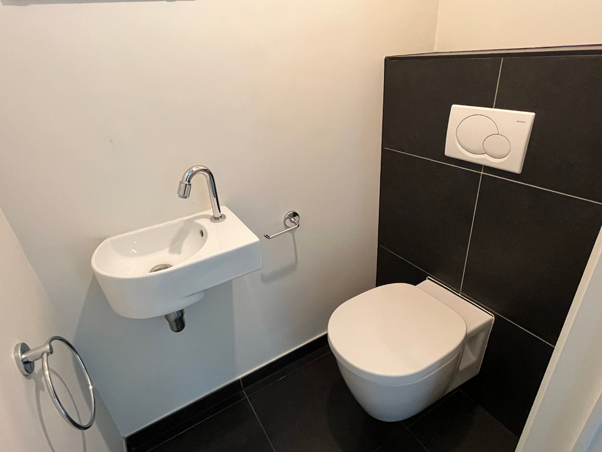 Modern, hoogwaardig 2-slpk-appartement mét ondergrondse staanplaats te Asper 