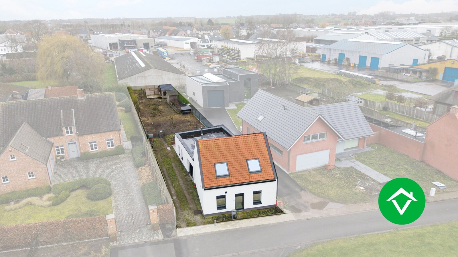 Energiezuinige, instapklare gezinswoning op 716 m² met zonnige tuin en vlotte verbindingen 