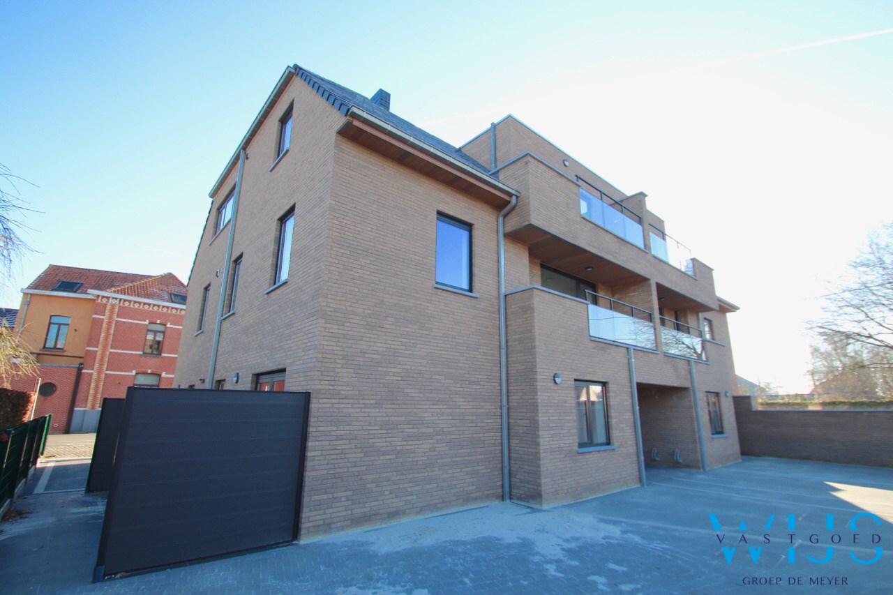 Instapklaar tweeslaapkamer appartement met 2 terrassen te Kluizen ! 