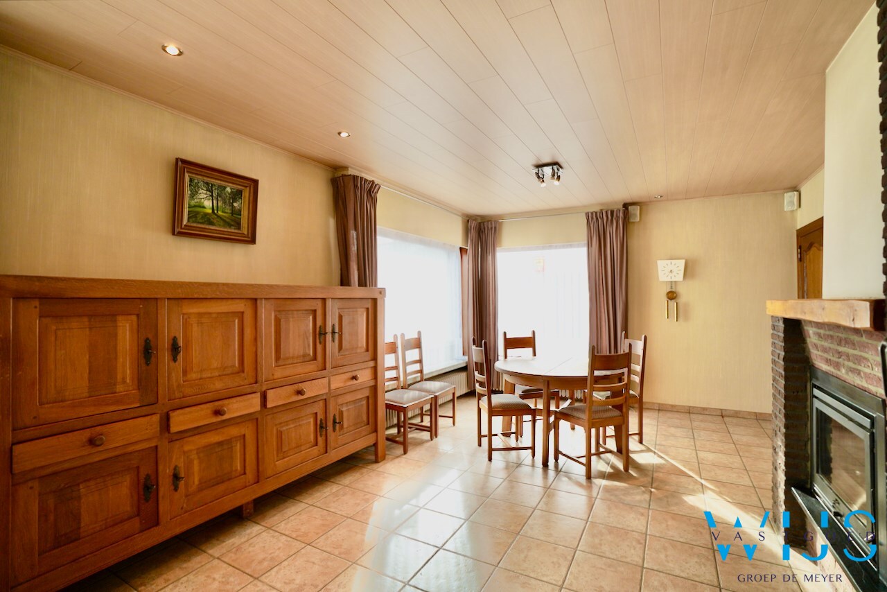 Ruime bungalow op een ideale locatie te Ertvelde ! 