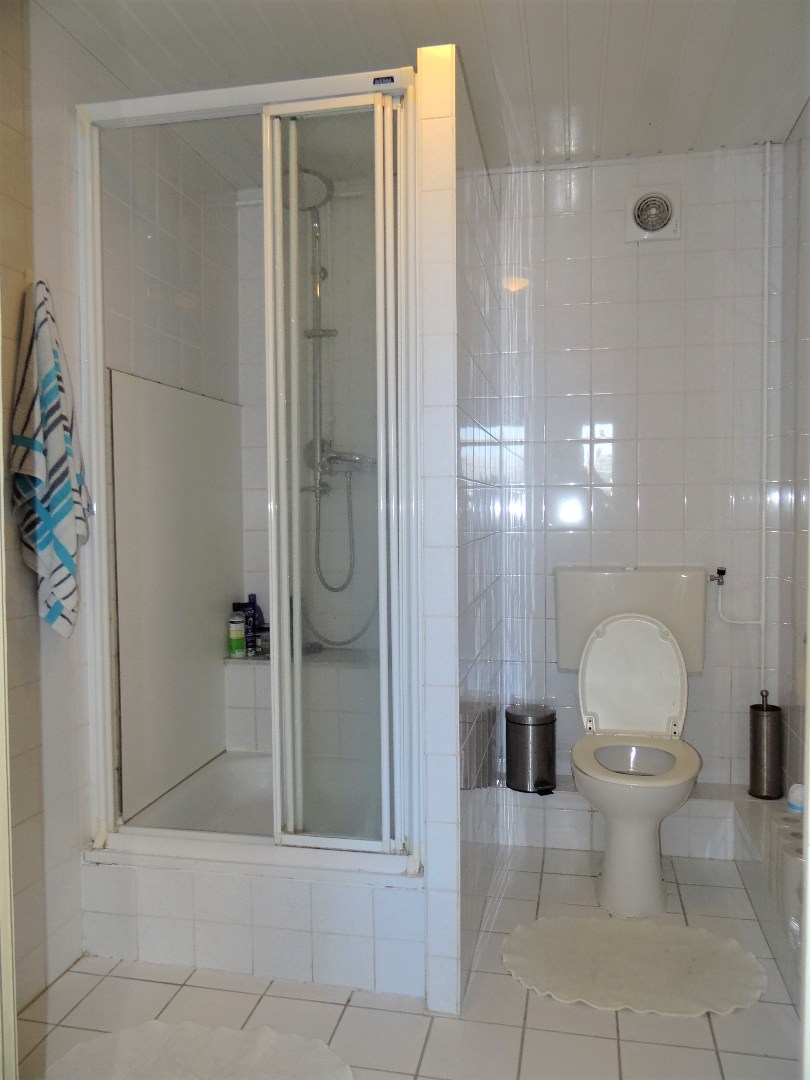 Kamer te huur in hartje Kamperland. Let op! Gezamenlijk wonen; woonkamer/badkamer/keuken worden gedeeld. 