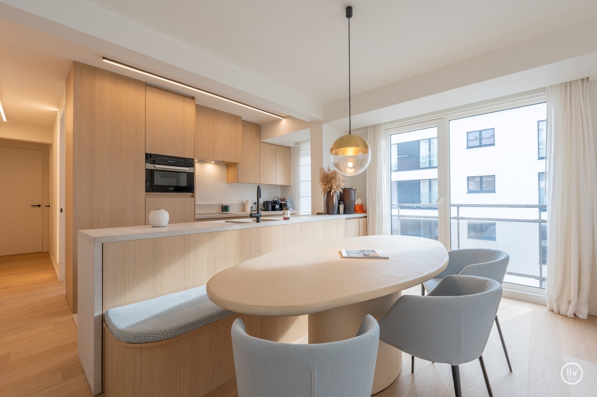 OPENDEURDAG Zaterdag 19/09, tussen 11U en 13u (Jozef Mommenstraat 1): Prachtig gerenoveerd 2-slaapkamer-(hoek)appartement vlakbij de Lippenslaan te Knokke 