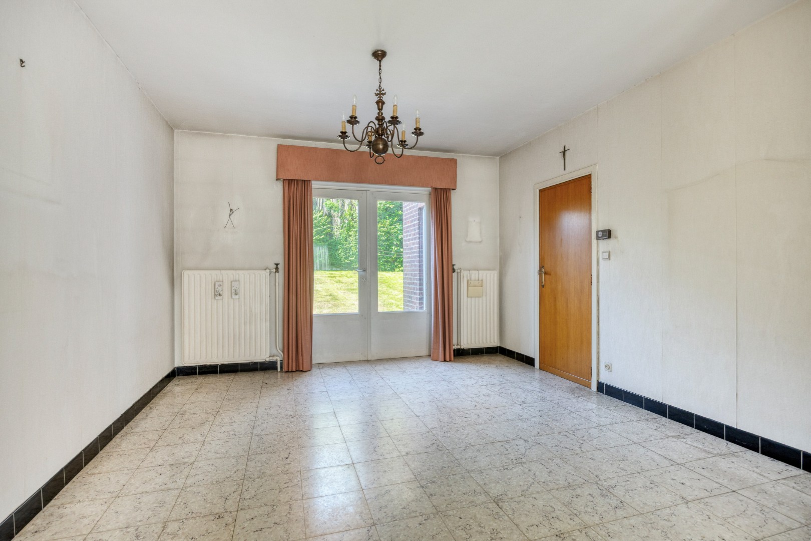 TE RENOVEREN WONING met 3/4 slaapkamers en tuin – 1640 SINT-GENESIUS-RODE 
