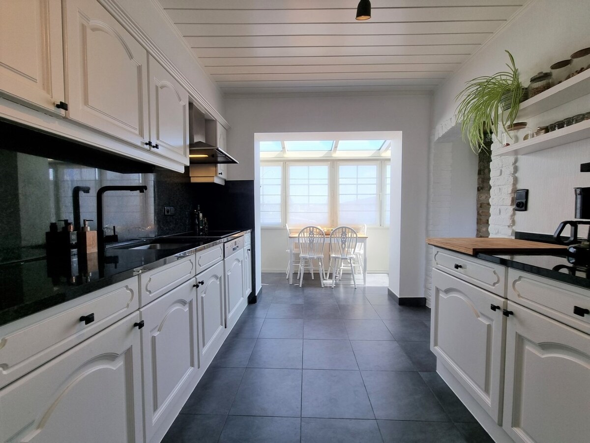 Magnifiek gelegen gezinswoning met garage &amp; oprit te Heist 