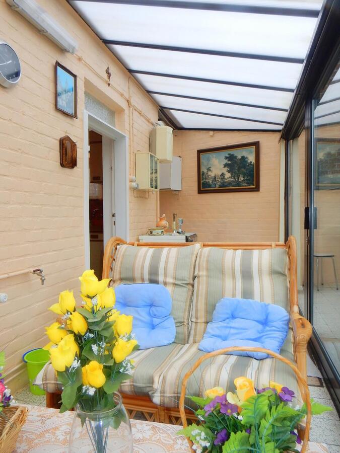 Op te frissen woning met 3 slaapkamers 