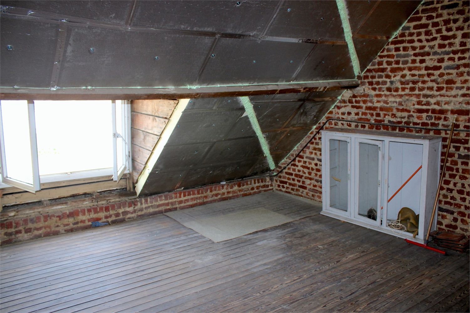 Halfopen woning  met veel potentieel in Geraardsbergen. 