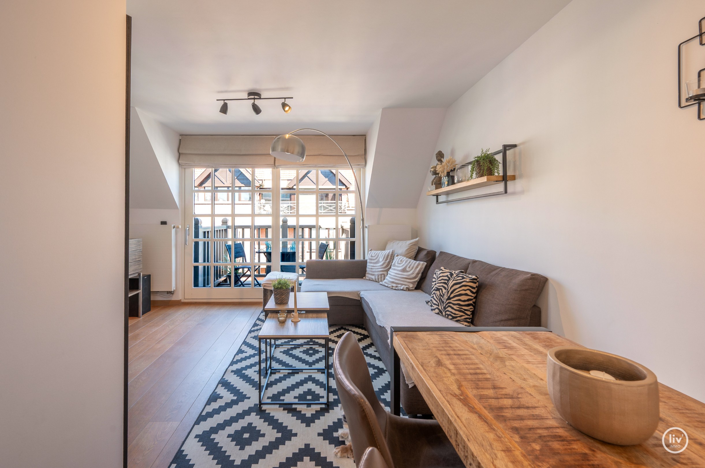 Superbe appartement en duplex de charme dans un emplacement de premier choix sur l'avenue Bayaux à Knokke. 