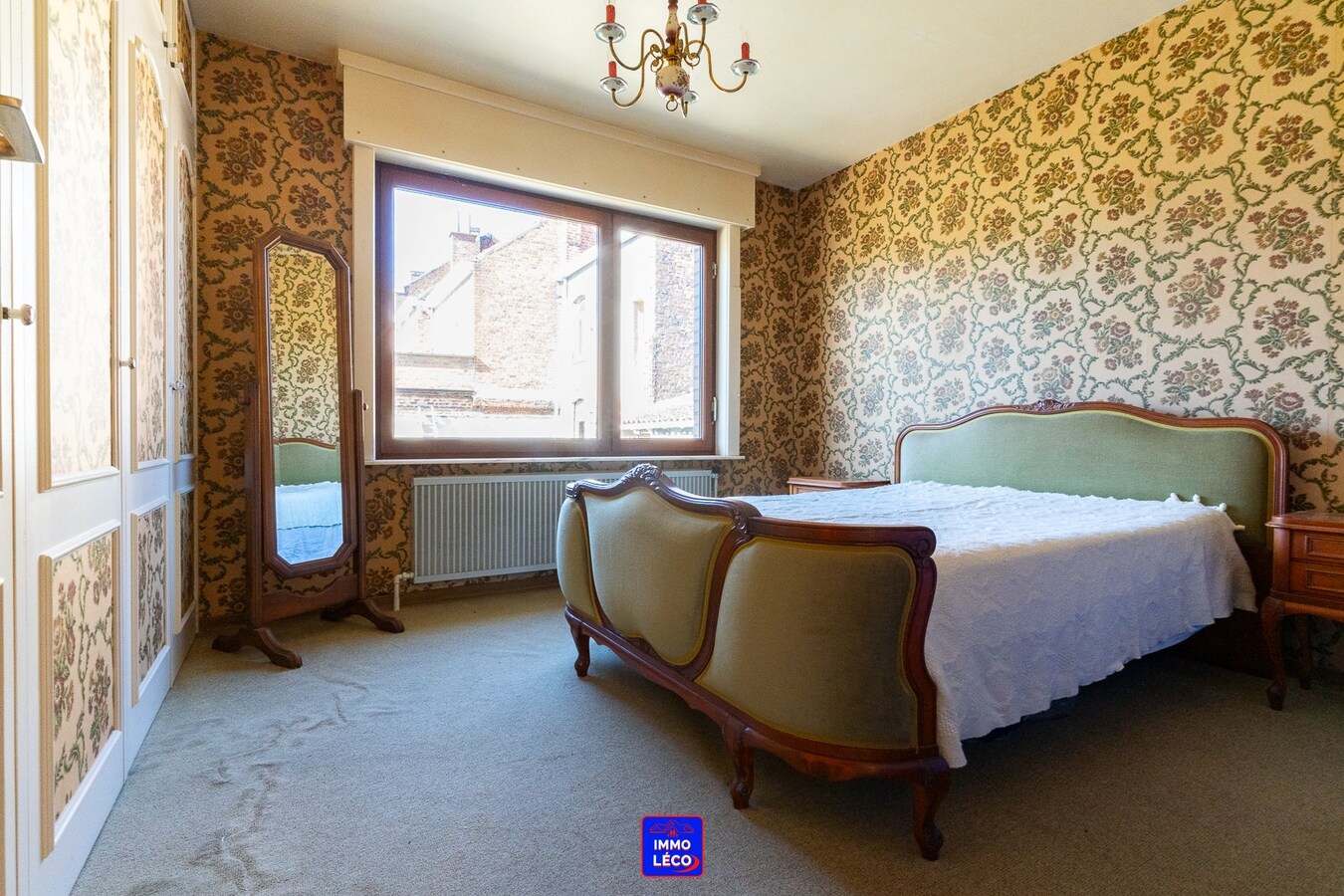 Villa "Plain-Pied" érigée sur 571m² avec garage, terrasse et jardin. 