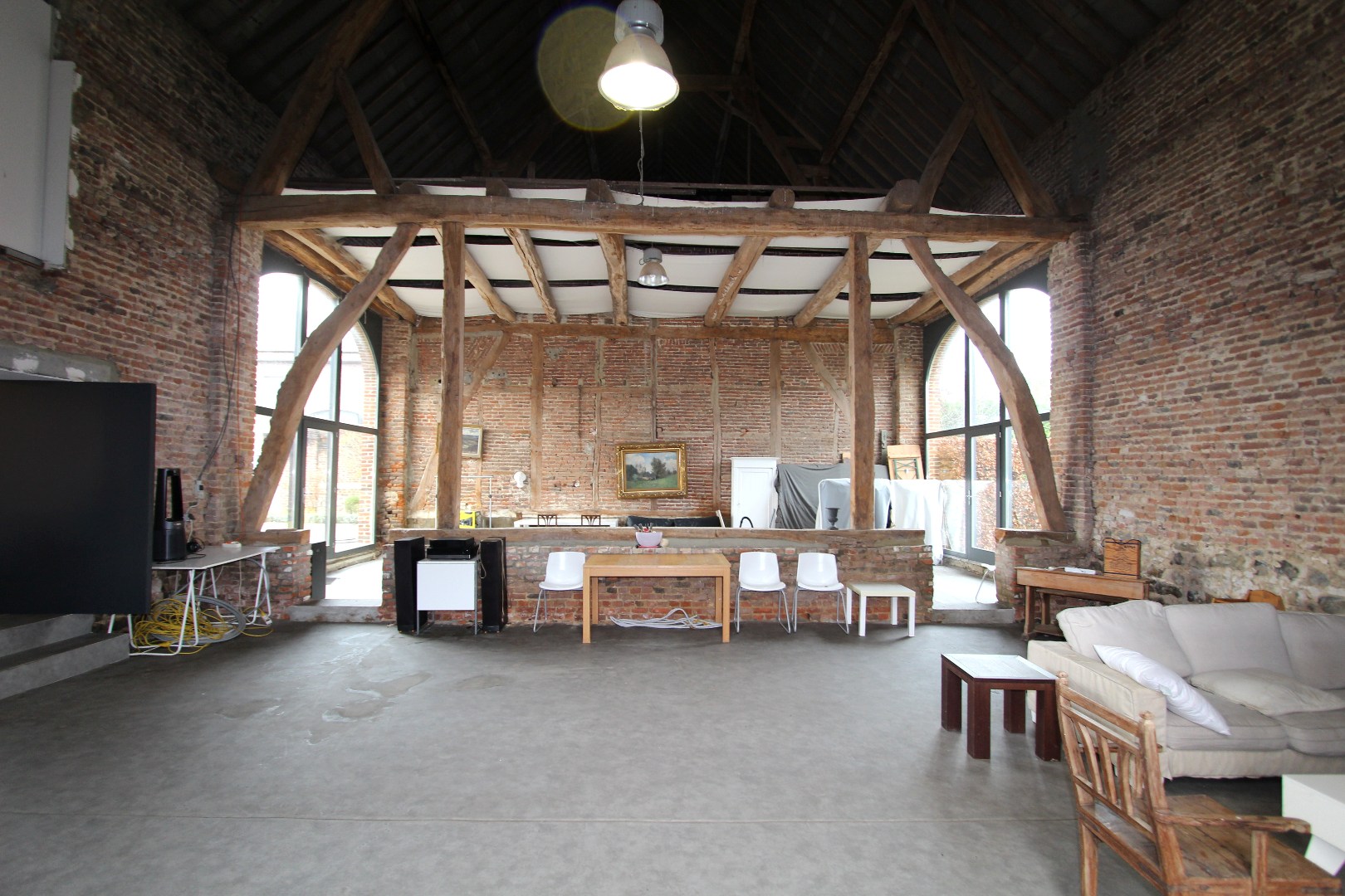 RUIME WONING VAN 390 m² MET GROTE TUIN EN ZWEMBAD 