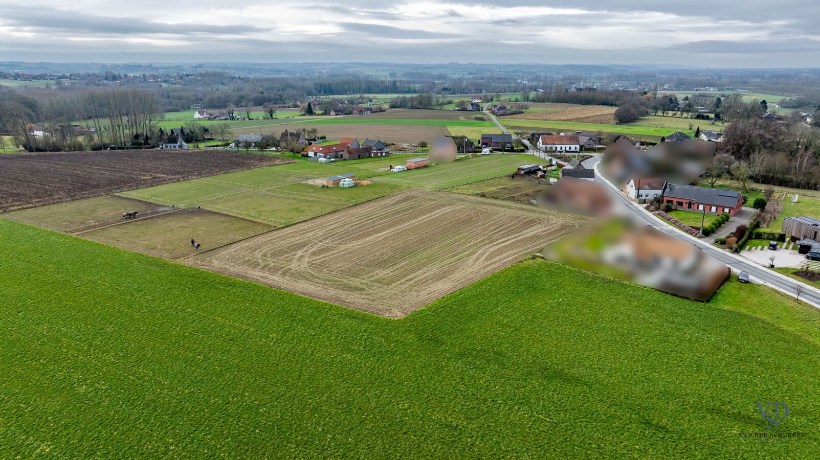Landelijk gelegen perceel van meer dan 6000 m². 