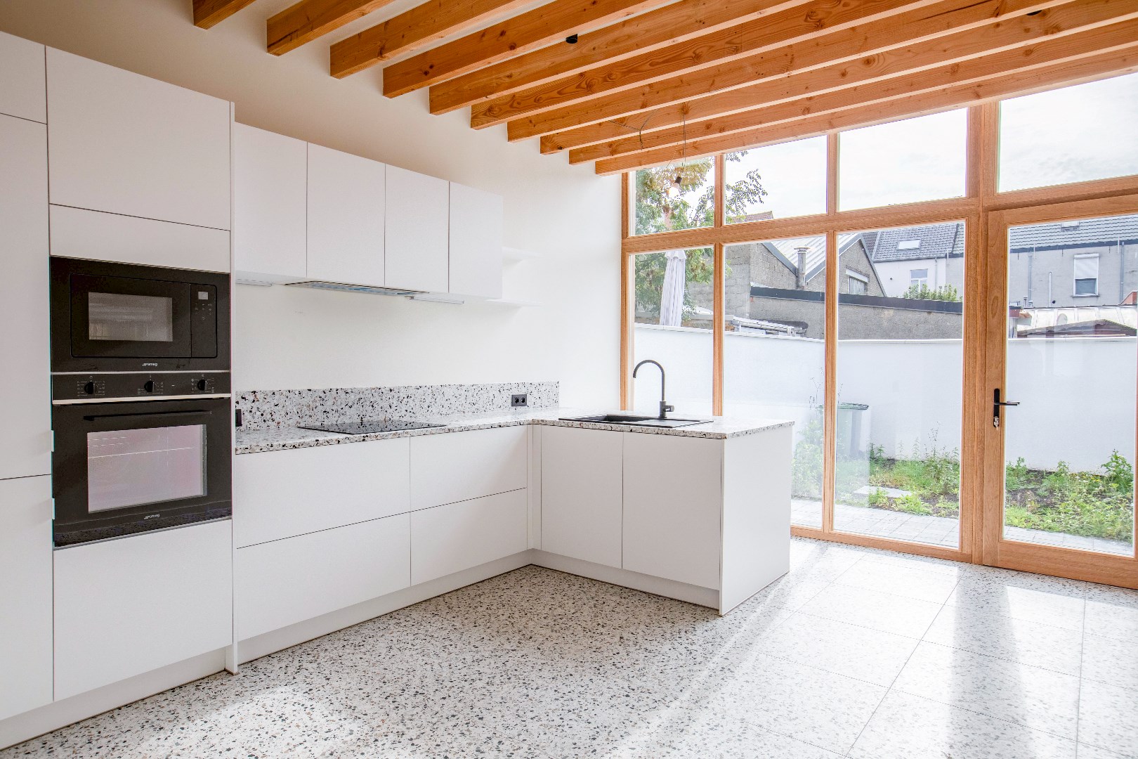 Instapklare woning met 3 slaapkamers en buitenruimte 