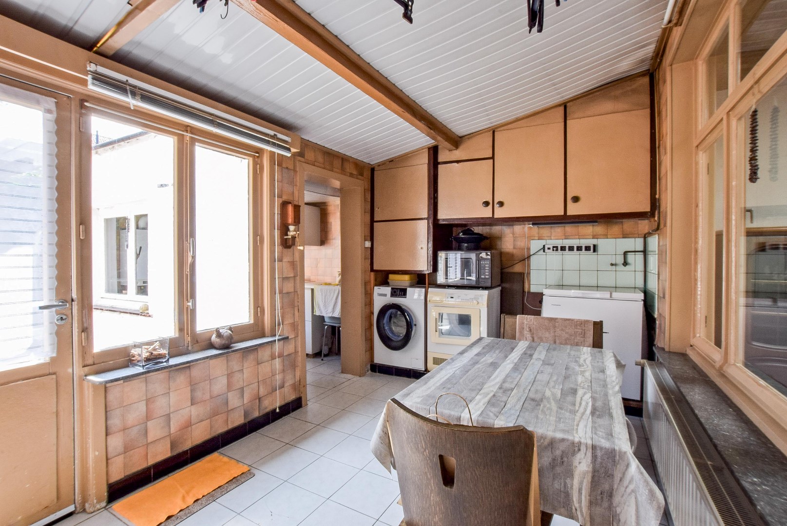 Karaktervolle woning (te renoveren)met 4 slaapkamers en tuin in hartje Nieuwpoort op 170 m². 