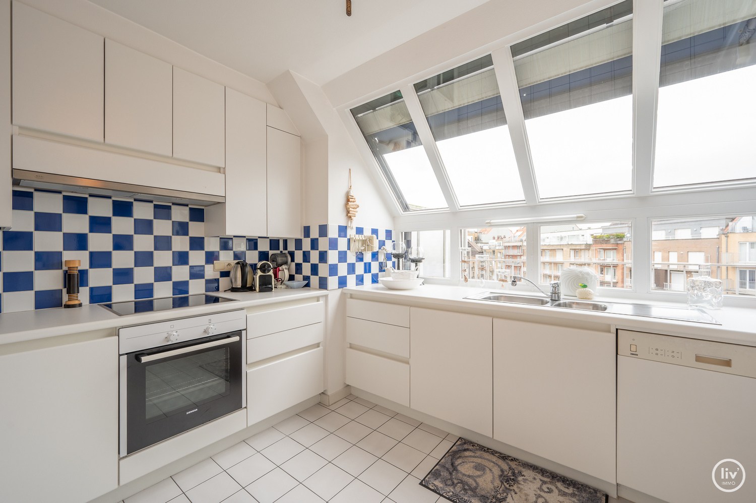 Centraal gelegen triplex-appartement met ruime zonne-terrassen op wandelafstand van de Zeedijk-Albertstrand en Dumortierlaan 