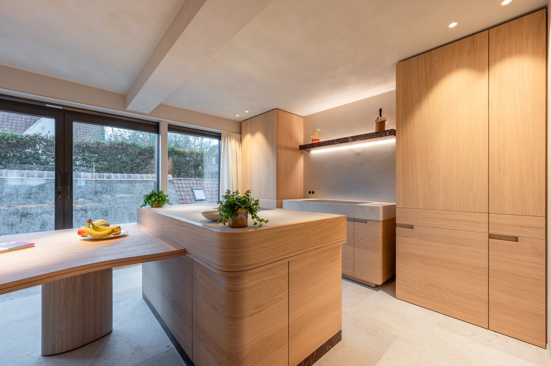 Luxe, comfort kortom een prachtig gerenoveerde woning in hartje Knokke. 