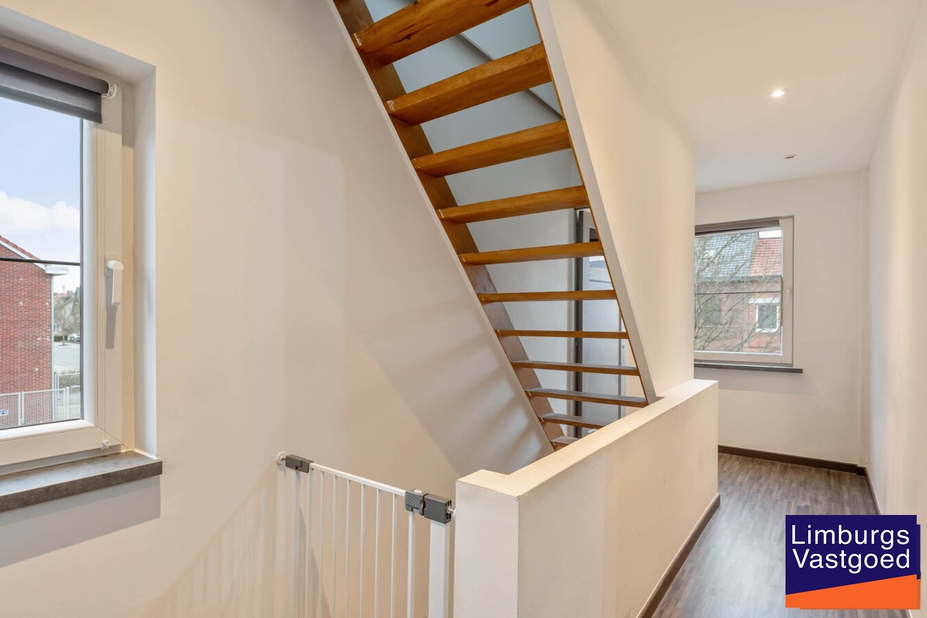 Stadswoning met 4 slpk, zuidgerichte tuin en garage, nabij kleine ring, station en Vredespark 