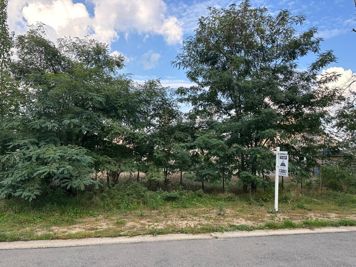 Lanklaar : Residentieel gelegen bouwperceel voor open bebouwing- nabij oude Kanaalarm 