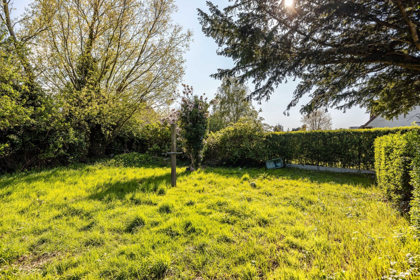 Authentieke woning met zonnige tuin, garage en bouwgrond 