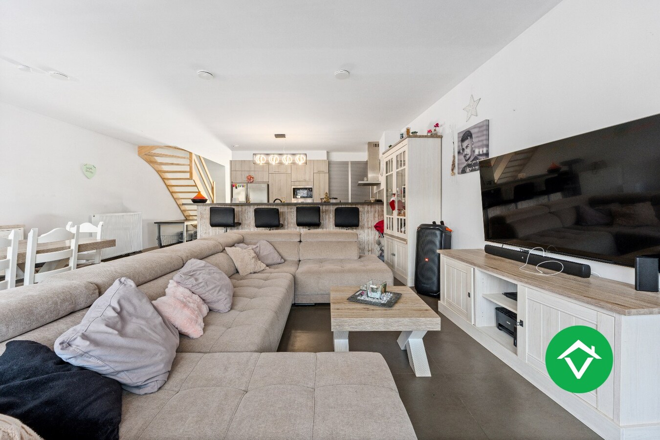 Instapklare nieuwbouwwoning met 5 slaapkamers en zonneterrassen op topligging in Eernegem 