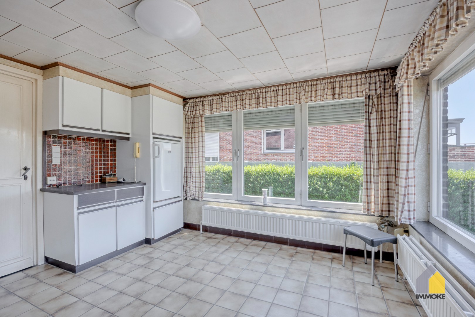 Karaktervolle, halfvrijstaande woning op 7a 31ca met aangrenzend weiland 16a 50ca. 