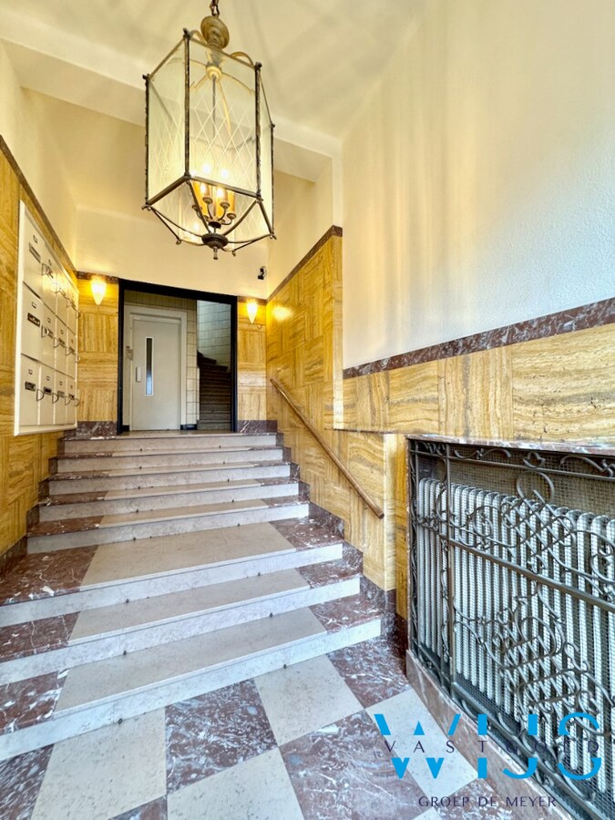 Zeer ruim karaktervol appartement te Gent ! 