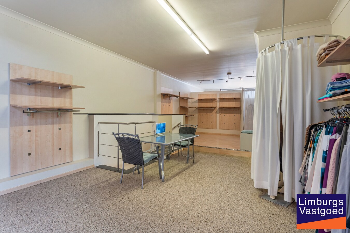 Commercieel uitstekend gelegen handelspand, 90m² 