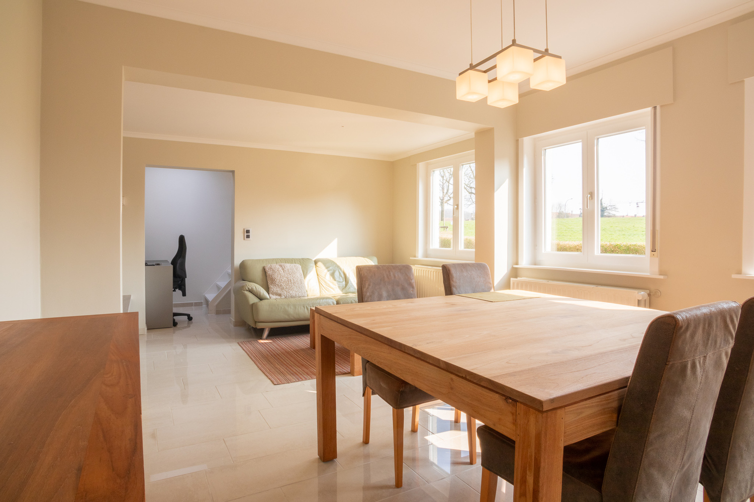 Subliem gelegen en knap gerenoveerd huis in het Sint-Annakwartier 