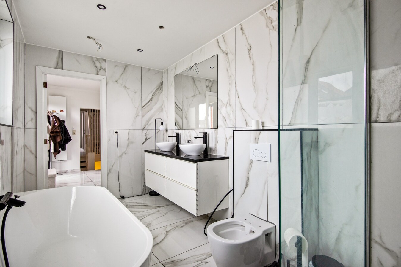 Gerenoveerde woning met 3/4 slpk, garage en tuin te Boom! 