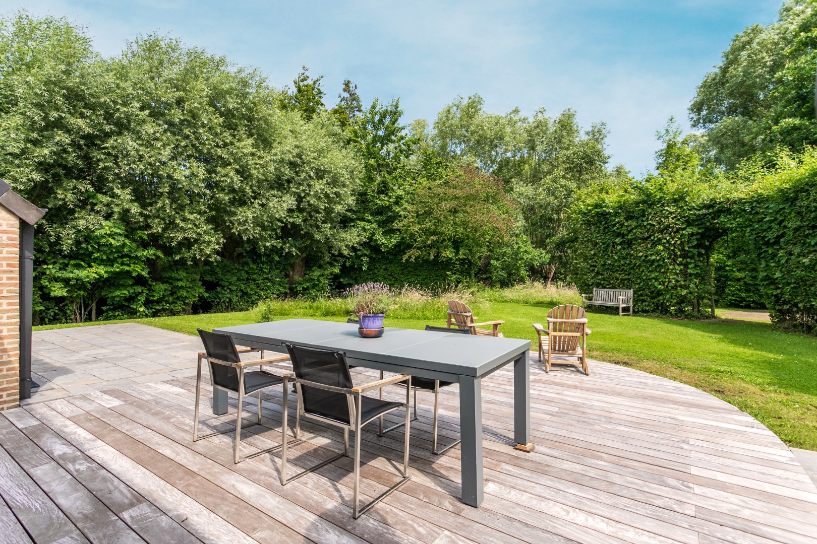 Ruime woning gelegen in een groene omgeving 