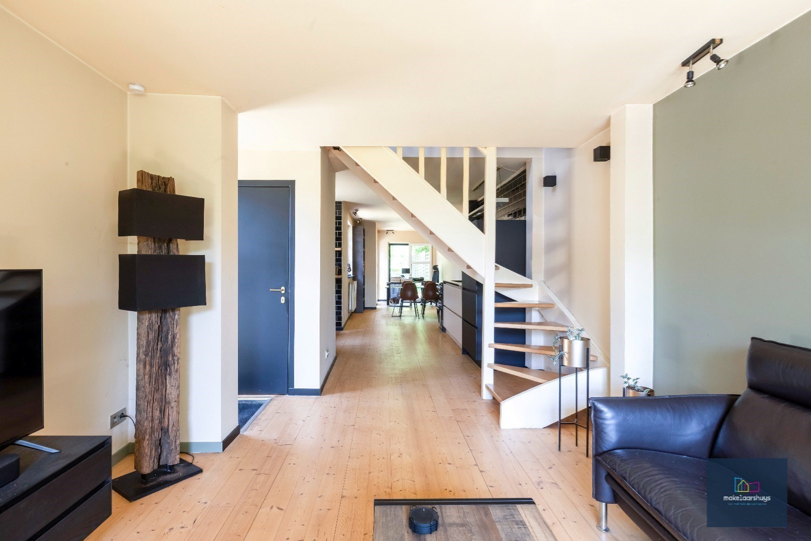 Halfopen bebouwing met zuidertuin en parkeergelegenheid nabij centrum Destelbergen 