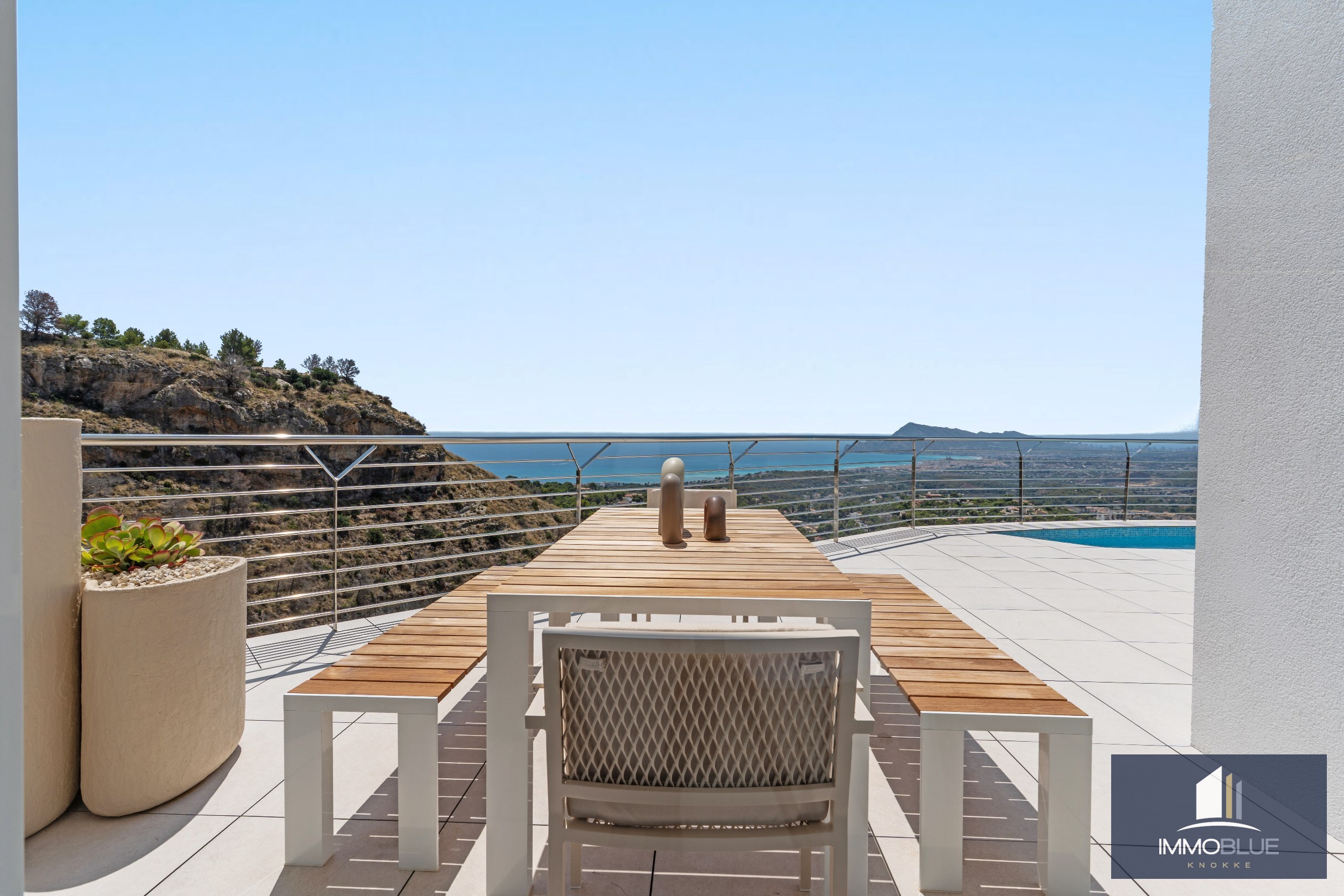 Designvilla met zicht op zee. 